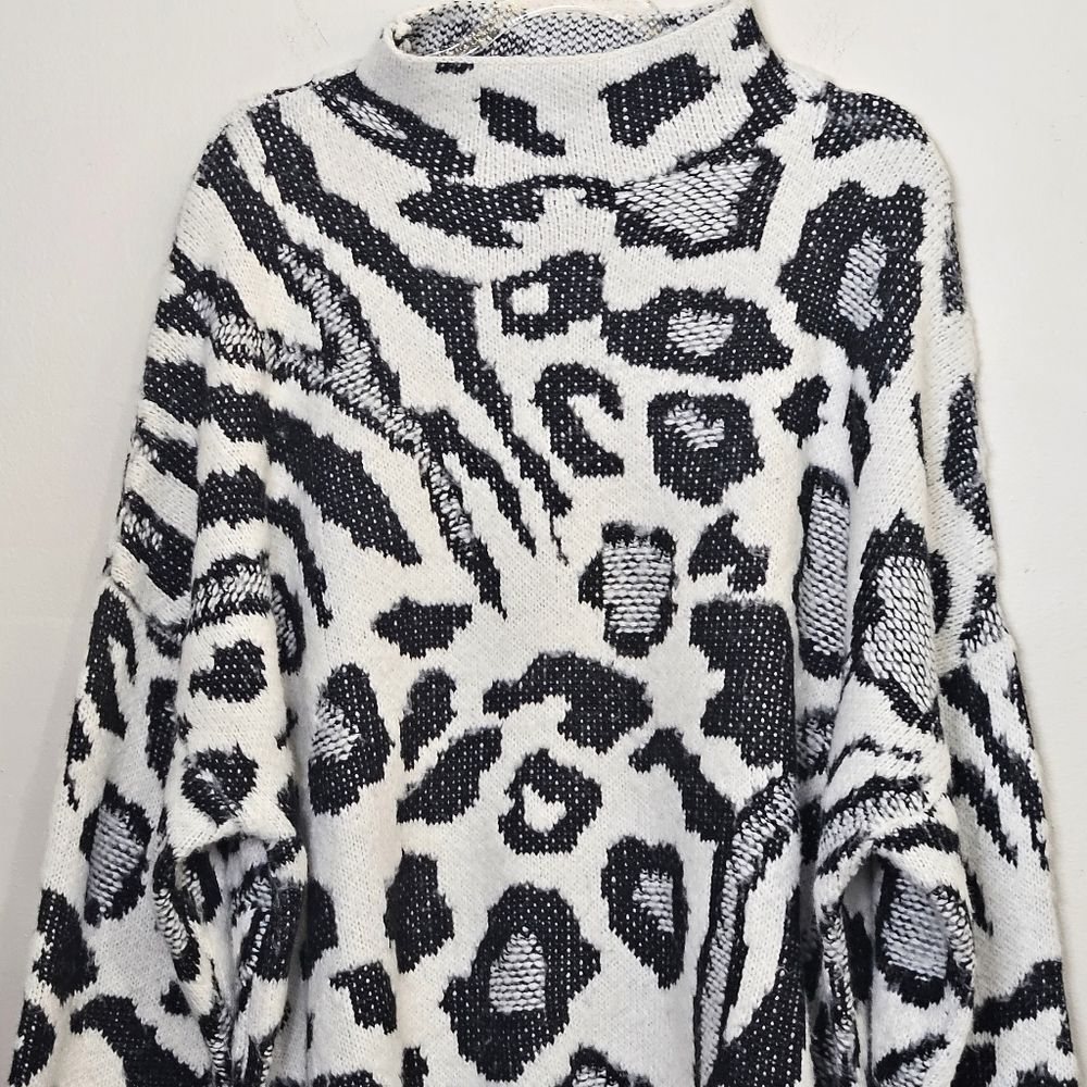 Forever 21 Black and White Animal Print Sweater Oversized Mock Neck Medi… - Picture 4 of 9